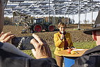 Einweihung Agri-PV-Forschungsanlage mit Staatssekretärin Sabine Kurtz | Bildquelle: Universität Hohenheim / Thomas Klink Einweihung Agri-PV-Forschungsanlage mit Staatssekretärin Sabine Kurtz | Bildquelle: Universität Hohenheim / Thomas Klink