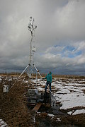 Die Messstation im Federseeried ist weithin sichtbar. Foto: Universität Hohenheim